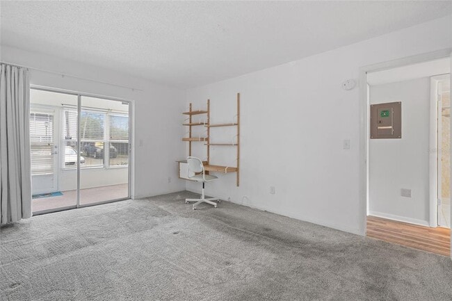 Building Photo - 209 NE Lincoln Cir N