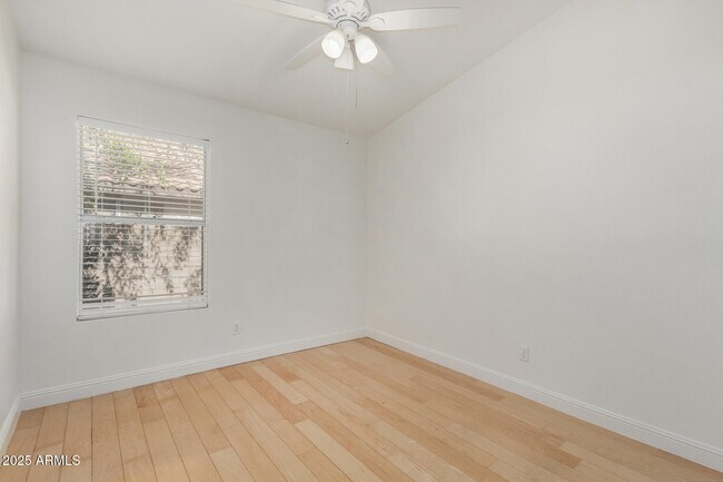 Building Photo - 1580 W Springfield Way