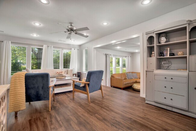 Building Photo - Fully Updated South Fay Home Near I-49! MU...