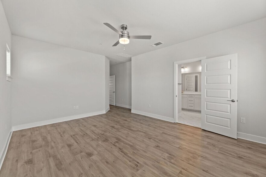Building Photo - 213 Flowers Ave