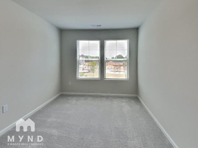 Building Photo - 113 Peebles Dr