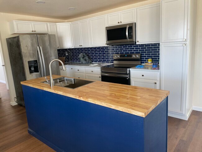 Building Photo - 1284 Mac Rae Rd