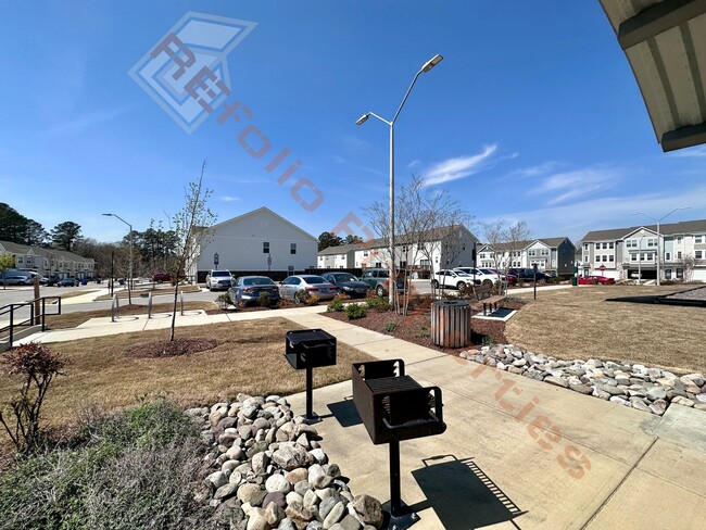 Building Photo - Gorgeous 3 Bedroom, 2.5 Bath, 1-Car Garage...