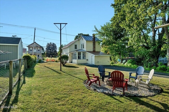 Building Photo - 138 Elm St