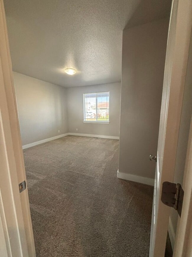 Building Photo - 1333 Alyssa Way