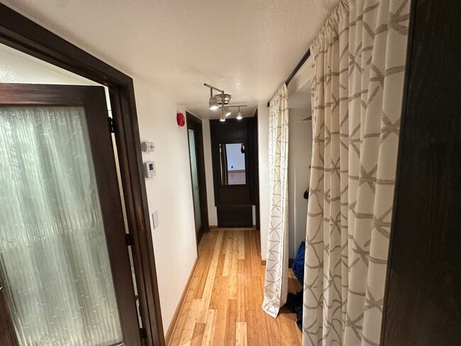 Building Photo - 2Bed/2Bath Corner Condo with Resort Amenities in Playa Del Rey