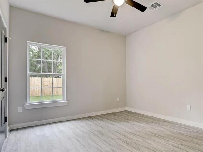 Building Photo - 4425 Clover St
