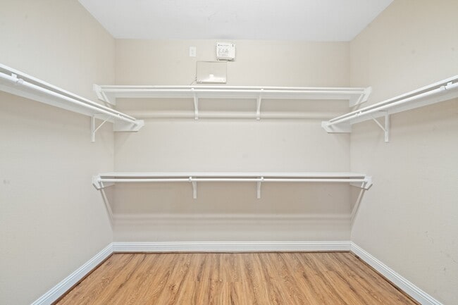 Building Photo - 16514 Sheffield Run Dr