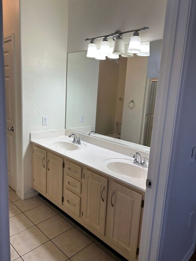 Building Photo - 1-Bedroom Condo in Gated Green Valley Community – Henderson