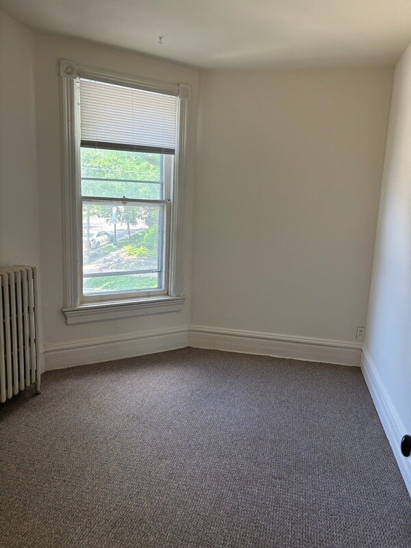 Building Photo - 319 N Pinckney St