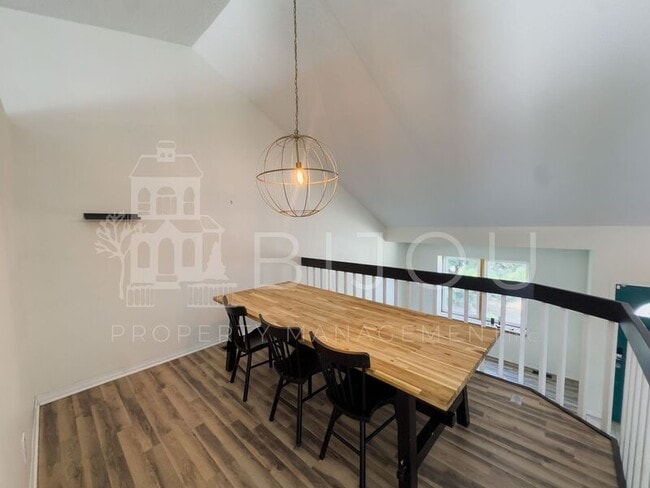 Building Photo - 4030 Meadowdale Pl