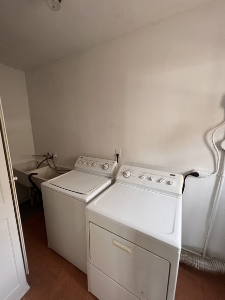 laundry room - 1303 Randolph Dr