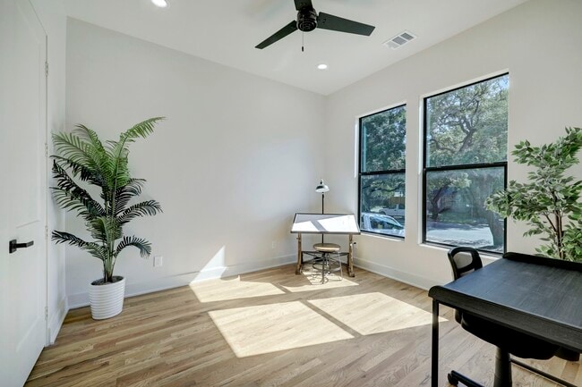 Building Photo - 4715 McKinney St