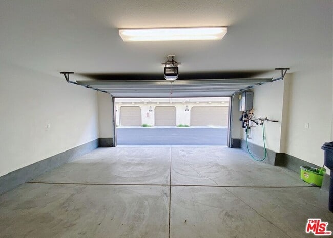 Building Photo - 13 Bedford Ct