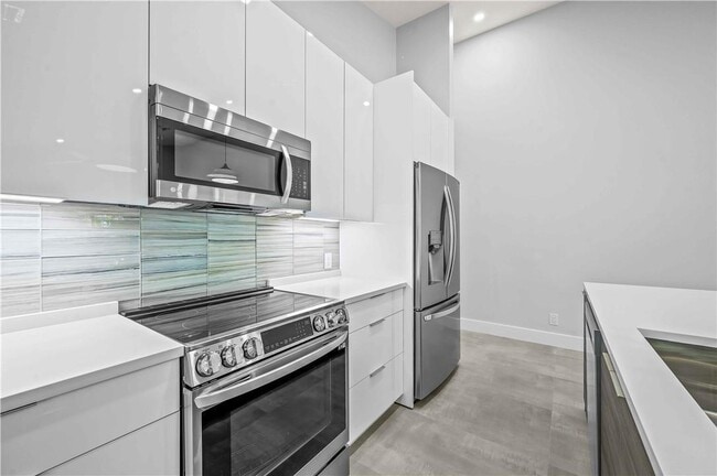 Building Photo - 828 NE 17th Way