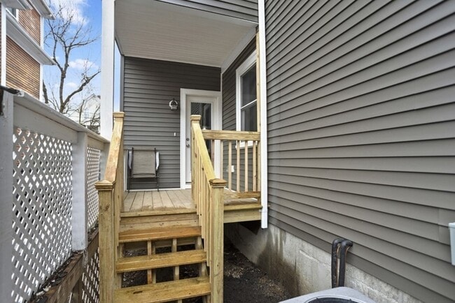 Building Photo - 10 Grant St