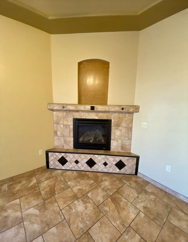 Building Photo - 4226 Tres Ninos Dr