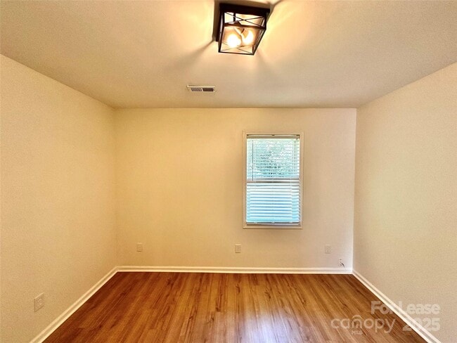 Building Photo - 5591 Wrenn Dr