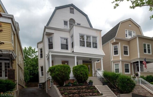 Building Photo - 204 Hillside Ave