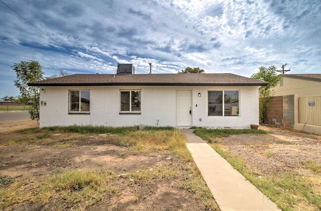 Building Photo - 2539 N 39th Ave