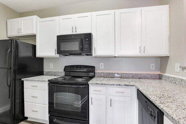 Building Photo - 2 Bedroom special! 3rd floor Seinfeld avai...