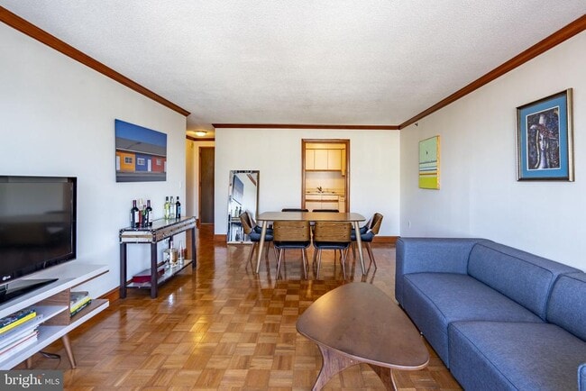 Building Photo - 2018 Walnut St