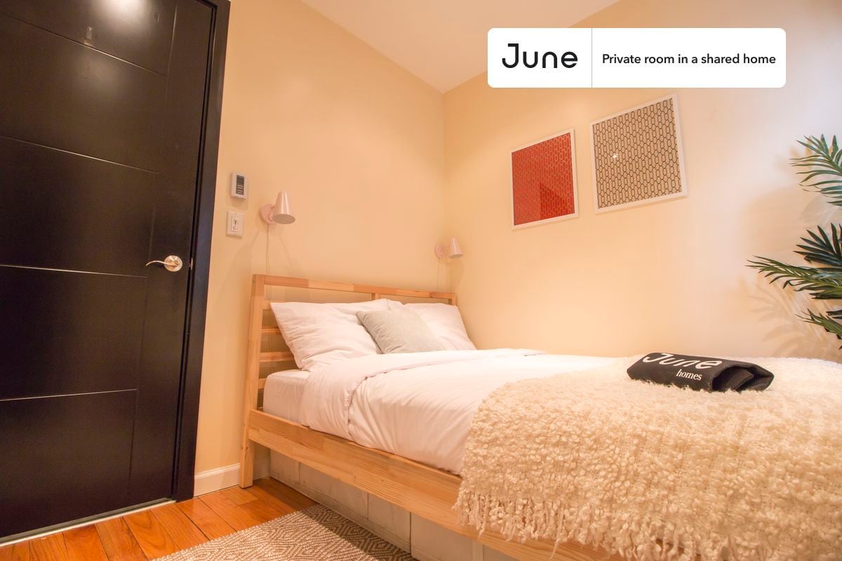 Primary Photo - Private bedroom in 4 bed/2 bath Home