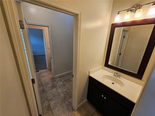 Building Photo - 2104 McFarlin Ln