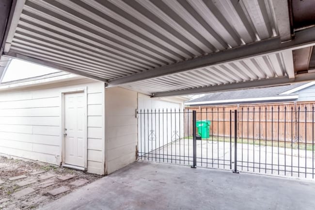 Building Photo - 10123 Sagerock Dr