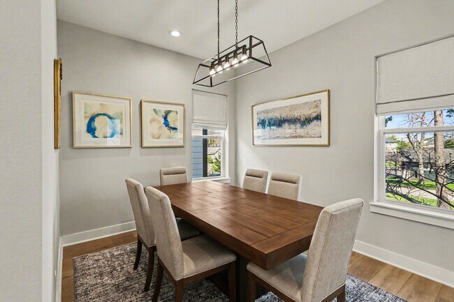 Building Photo - 825 Woodcrest Dr