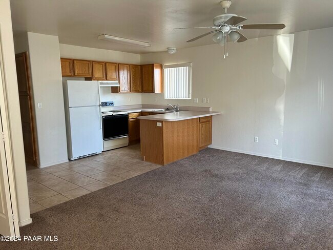 Building Photo - 8000 E Lakeshore Dr