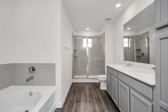 Building Photo - 15822 Kinlough Dr