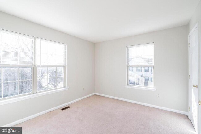 Building Photo - 4407 Waterford Way
