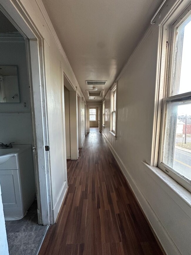 Building Photo - Two bedroom in Lynchburg! Located on the bus line!