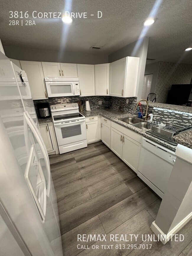 Building Photo - 3816 Cortez Dr