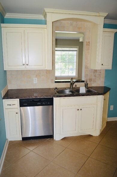 Building Photo - 716 S 14th St