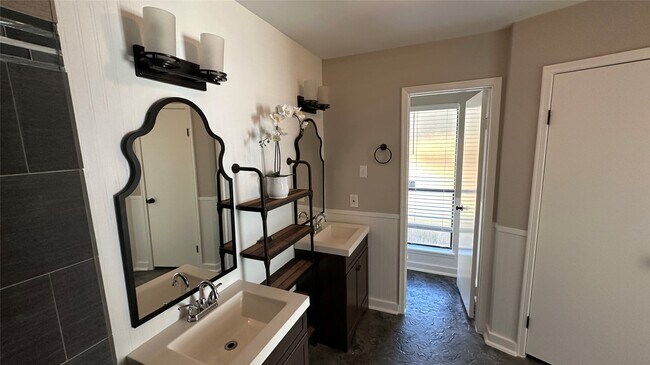 Building Photo - 2 W Mistybreeze Cir