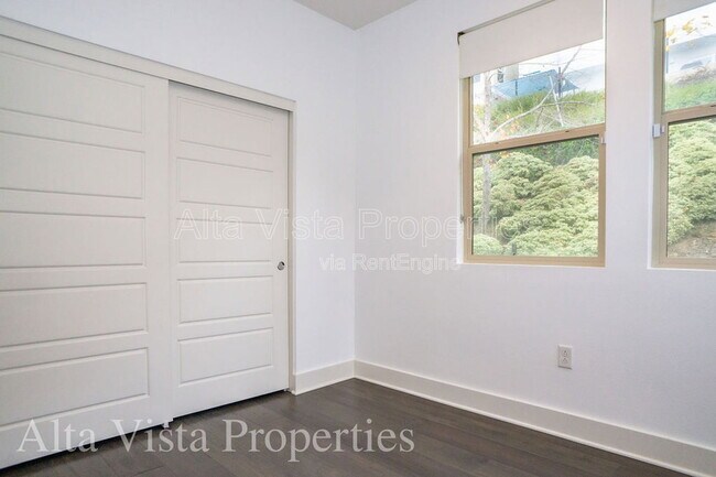 Building Photo - 2549 Aperture Cir