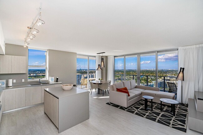 Building Photo - 2721 Hallandale Beach Blvd