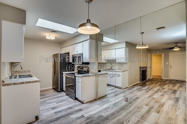 Building Photo - 20420 N 6th Dr