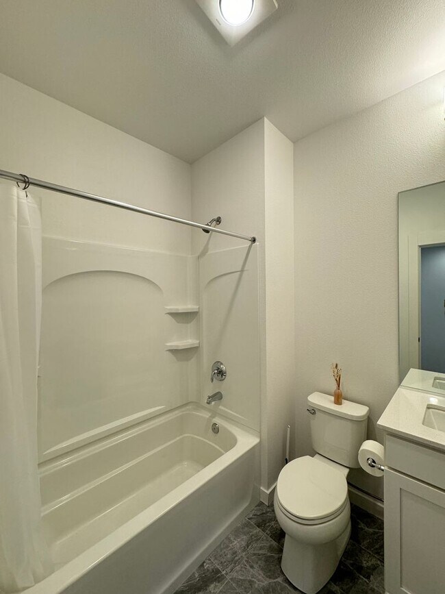 Building Photo - Luxury townhouse for rent