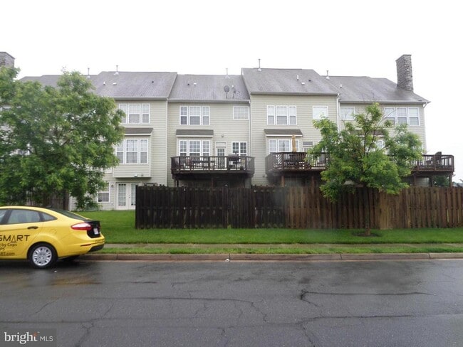 Building Photo - 822 Ferndale Terrace NE