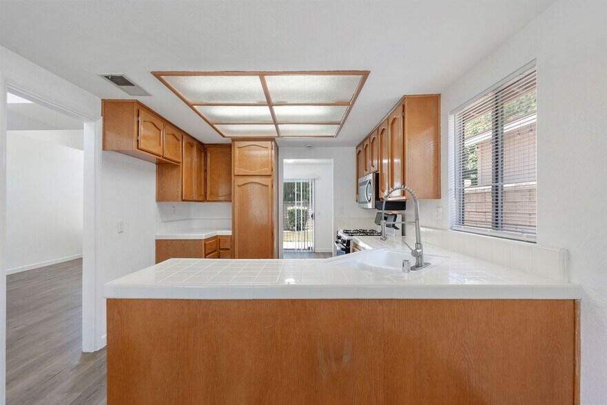 Building Photo - 3321 Mountainside Dr