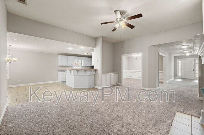 Building Photo - 633 Ventana Dr