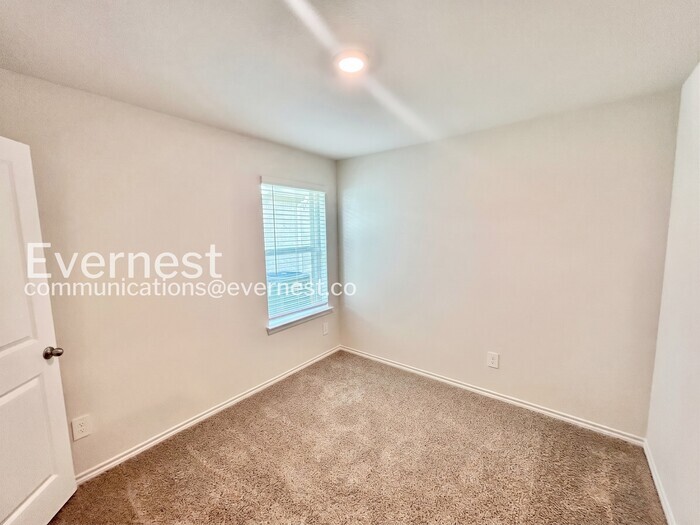 Building Photo - 324 Wild Rose Wy
