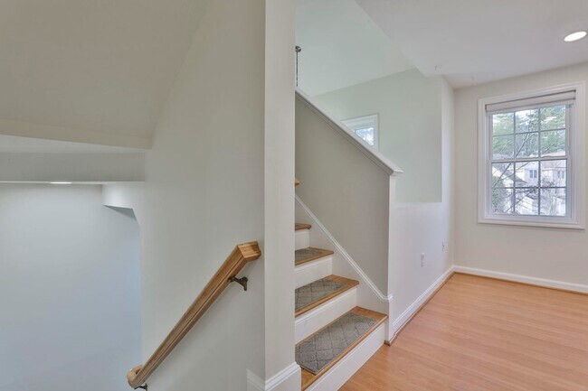 Building Photo - 92 Barrington Ave