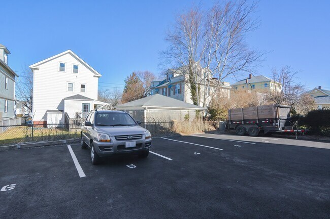 Building Photo - 39 Bourne St