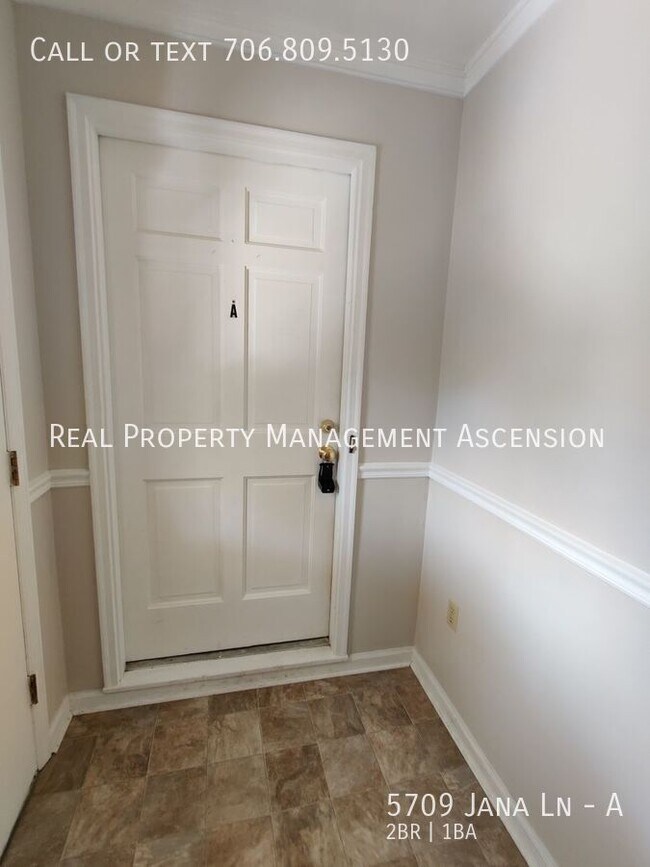 Building Photo - 5709 Jana Ln