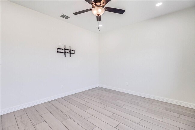 Building Photo - 4126 Azali Dr