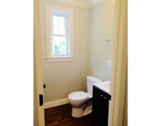 Building Photo - 39 Beech Glen St